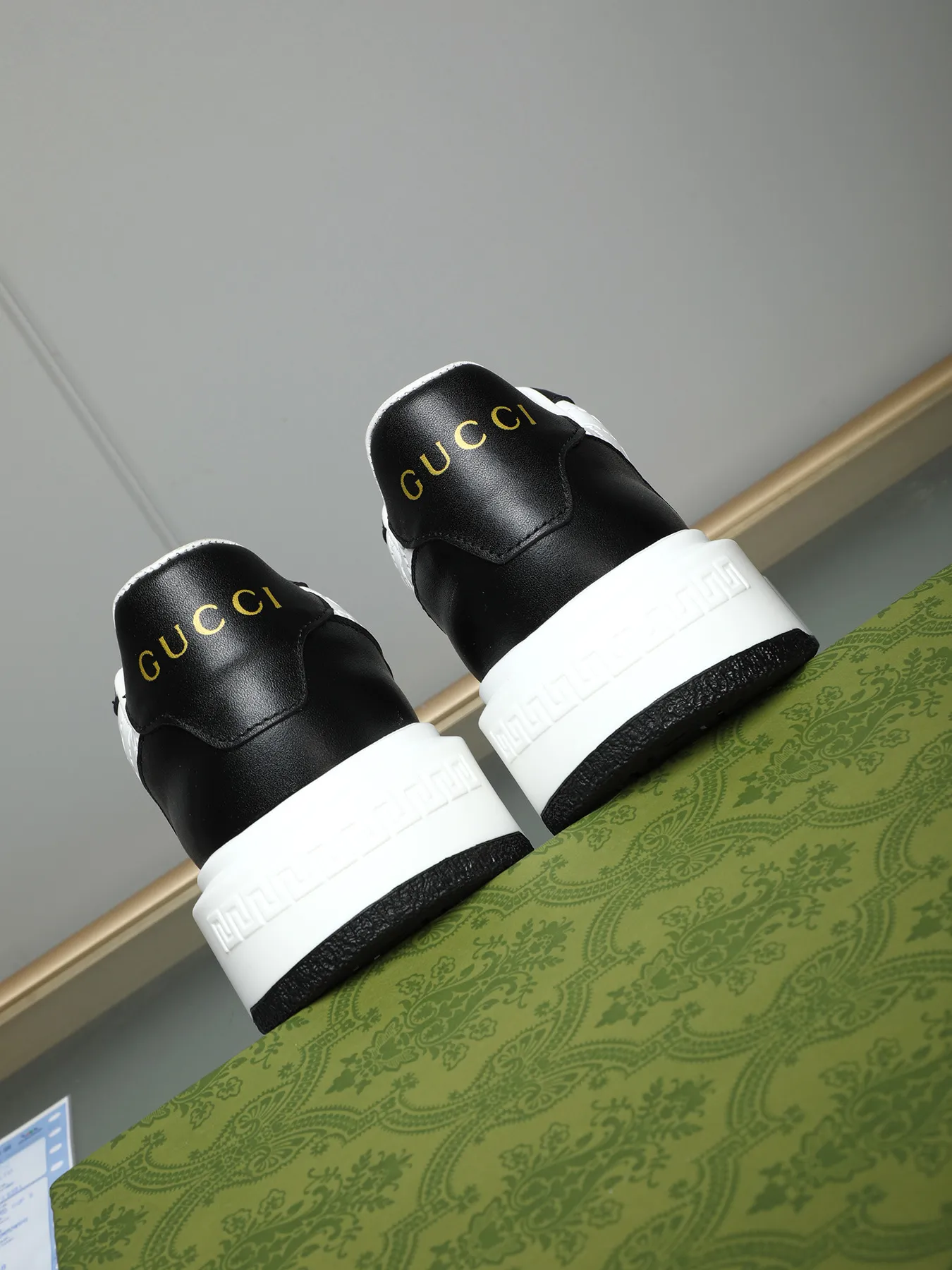 Men's shoes 💰480 New men's shoes GUCCI Fashion trend Made of first-layer calfskin ➕ washed sheep lining! The foot feels super comfortable and the workmanship is impeccable. Foam ultra-light outsole, size: 38-44 (45 customized) 4 colors to choose from!